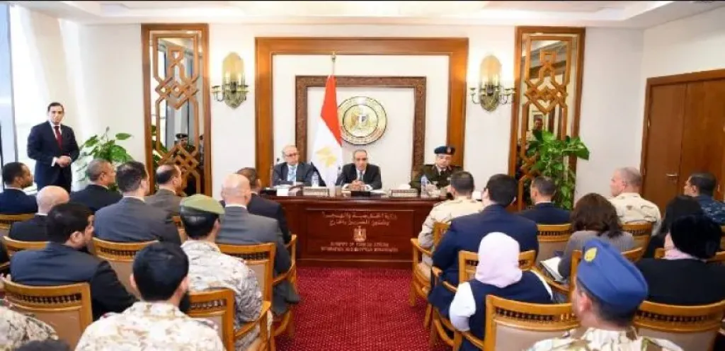 وزير الخارجية يستقبل الدارسين الأجانب