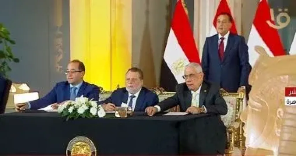 توقيع وثيقة تسليم المضبوطات الذهبية للبنك المركزى المصرى