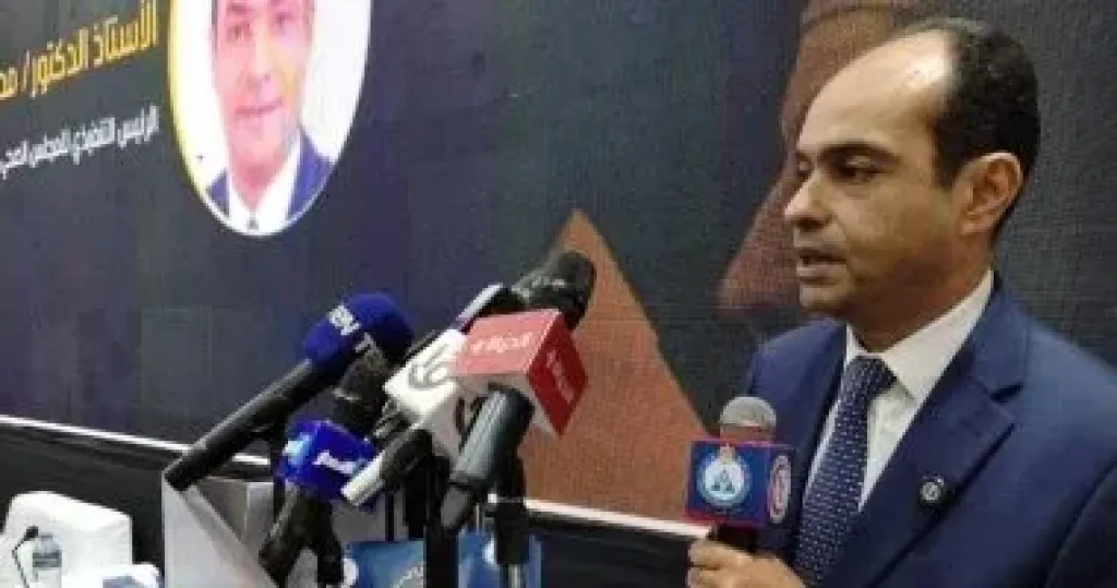 الدكتور محمد لطيف الرئيس التنفيذي للمجلس الصحي المصري
