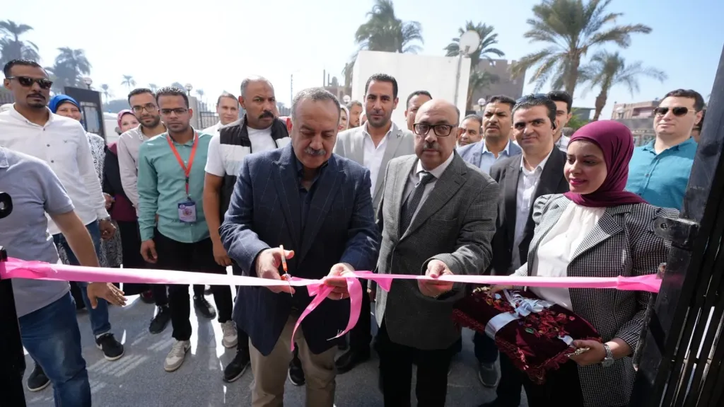 محافظ أسيوط يفتتح طب أسرة 