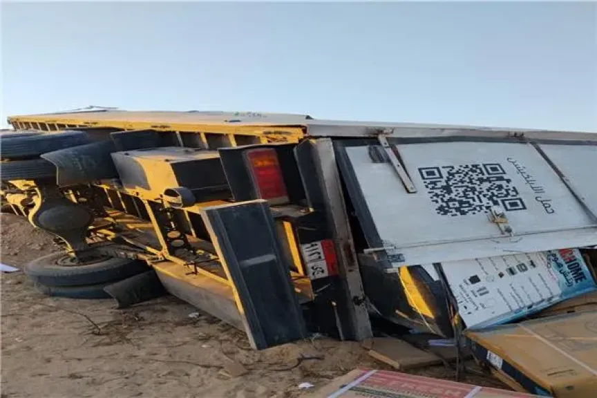  انقلاب سيارة محملة بأجهزة كهربائية