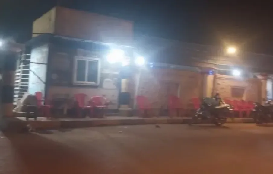 صورة من المقهي المخالف