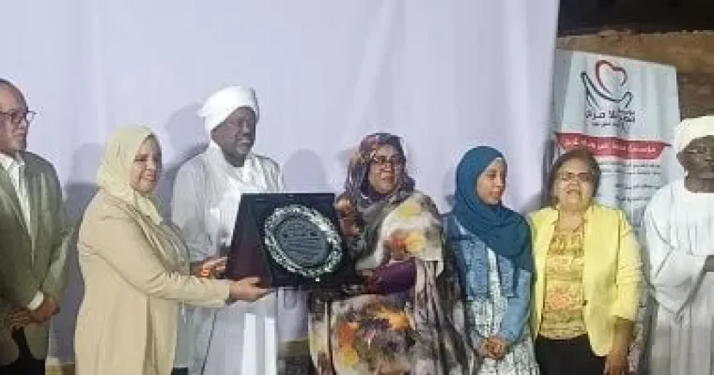 القنصلية السودانية بأسوان تكرّم الطالبة رهف الأمين
