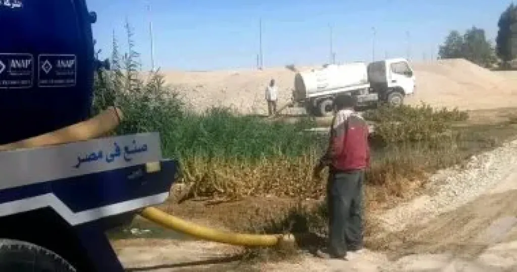 رفع تراكمات مياه الصرف بالقري