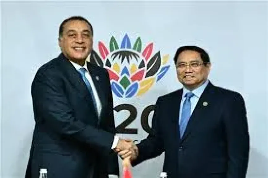 رئيس الوزراء يلتقي نظيره الفيتنامي