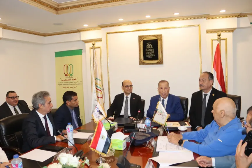 رئيس جامعة يوقع  بروتوكول كول 