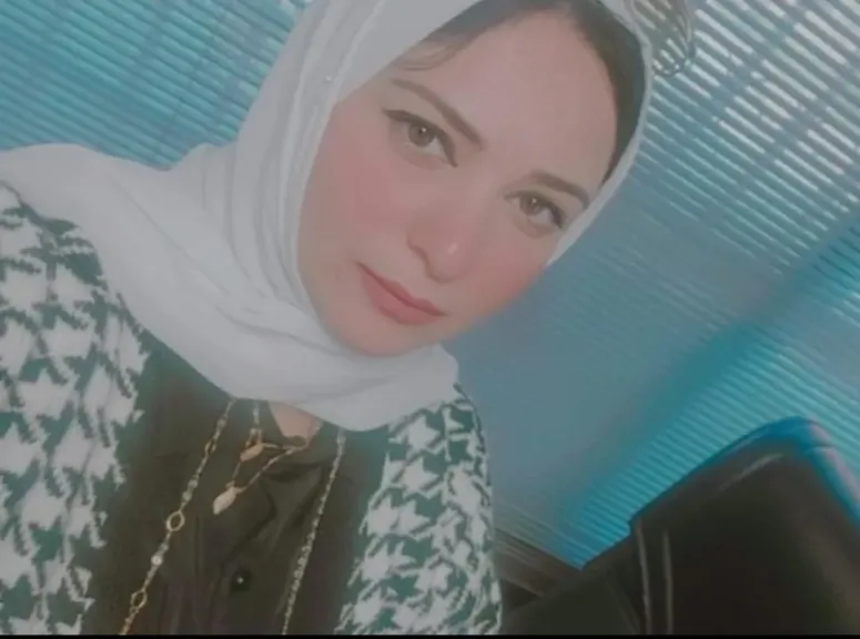 الكاتبة 