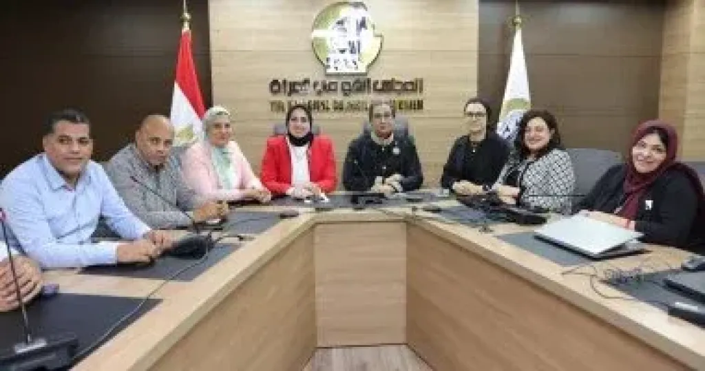 المستشارة أمل عمار تتفقد غرفة العمليات المركزية بالمجلس القومي للمرأة