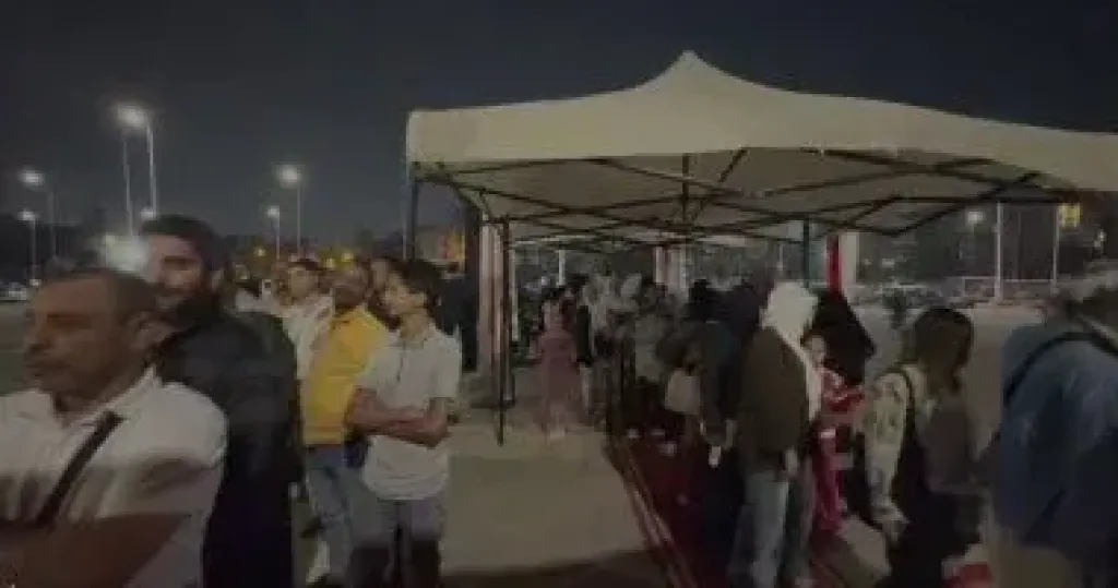 طوابير للناخبين بالتجمع الأول للتصويت بالانتخابات