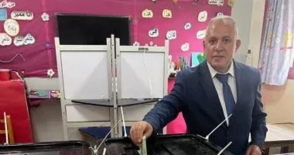 وزير الري السابق 