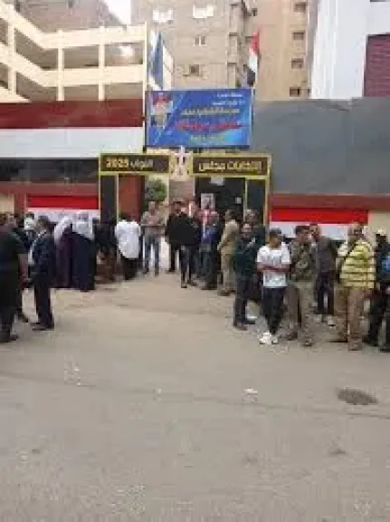 حضور الشباب امام لجان الانتخابات