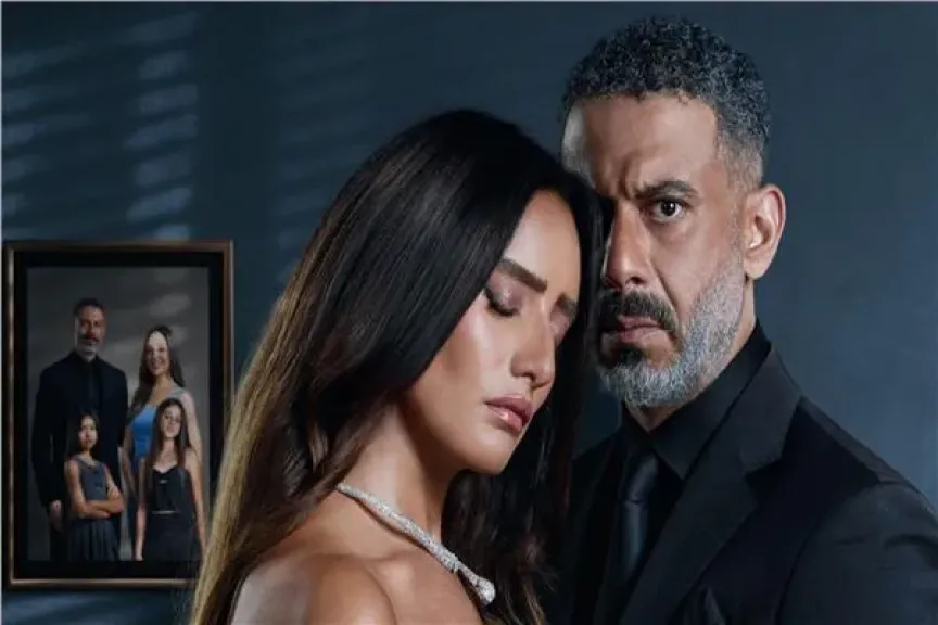 محمد فراج وزينة في مشهد من مسلسل ورد وشوكولاتة