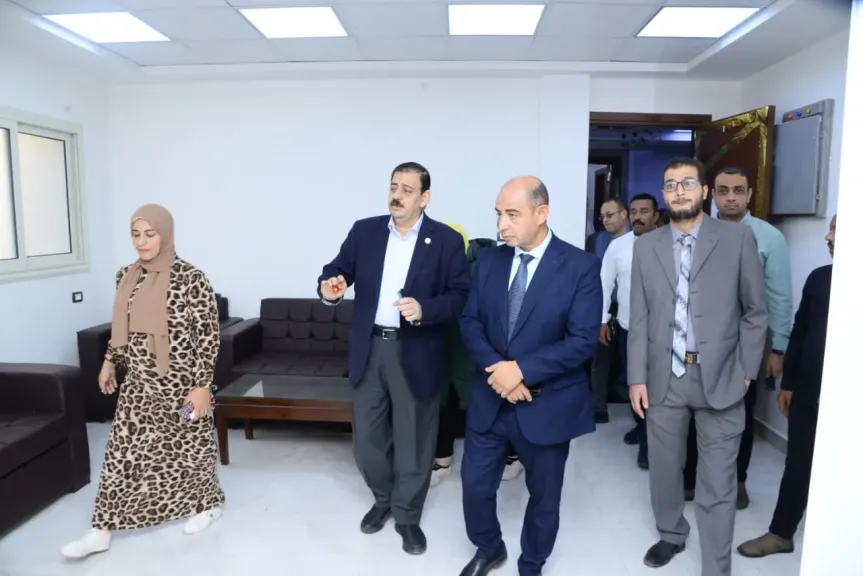 جانب من متابعه 