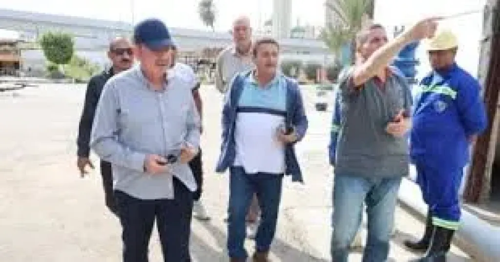 رئيس شركه الصرف الصحى بالاسكندريه يتفقد محطه رفع التنقيه