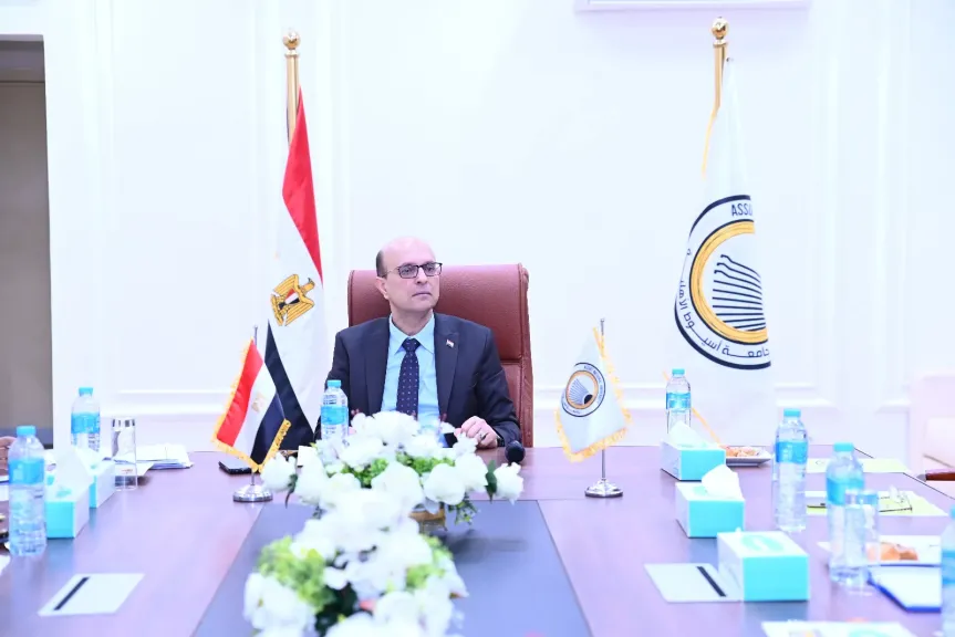 رئيس جامعة أسيوط 