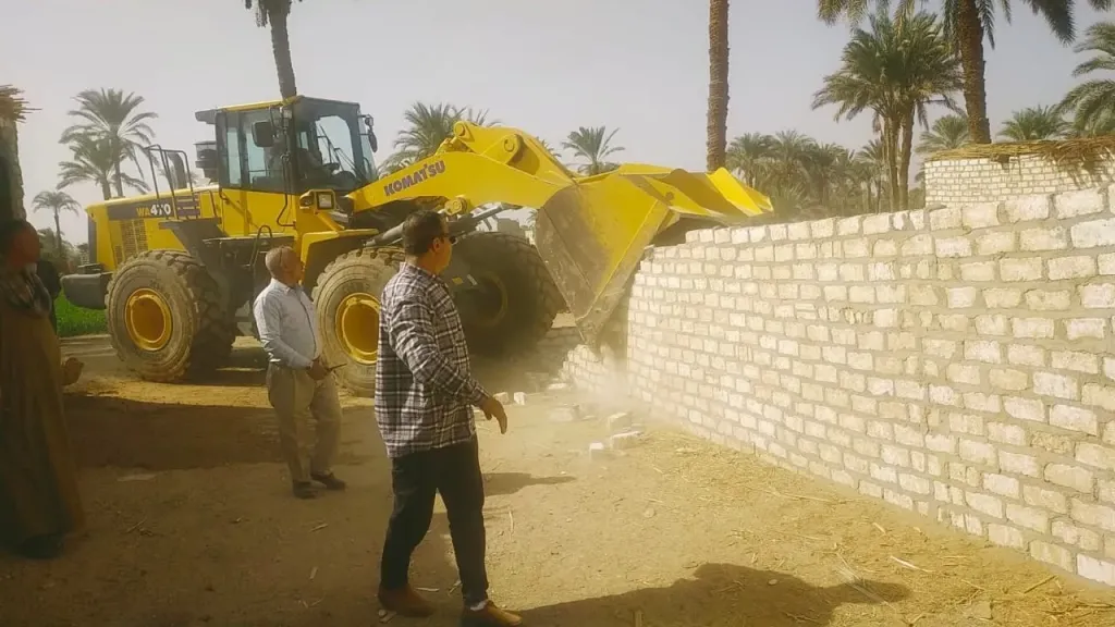 جانب من متابعه 
