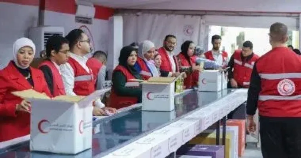 وفد وزارة الشباب والرياضة يشارك فى تعبئة المساعدات الإنسانية لغزة
