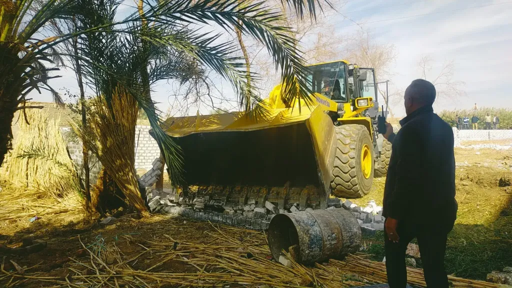 جانب من متابعه 