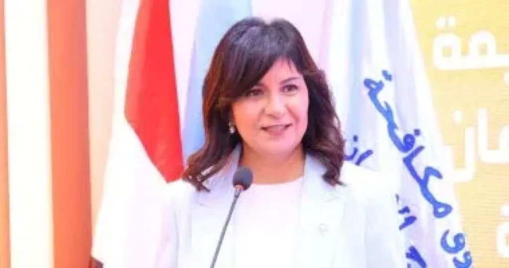 السفيرة نبيلة مكرم
