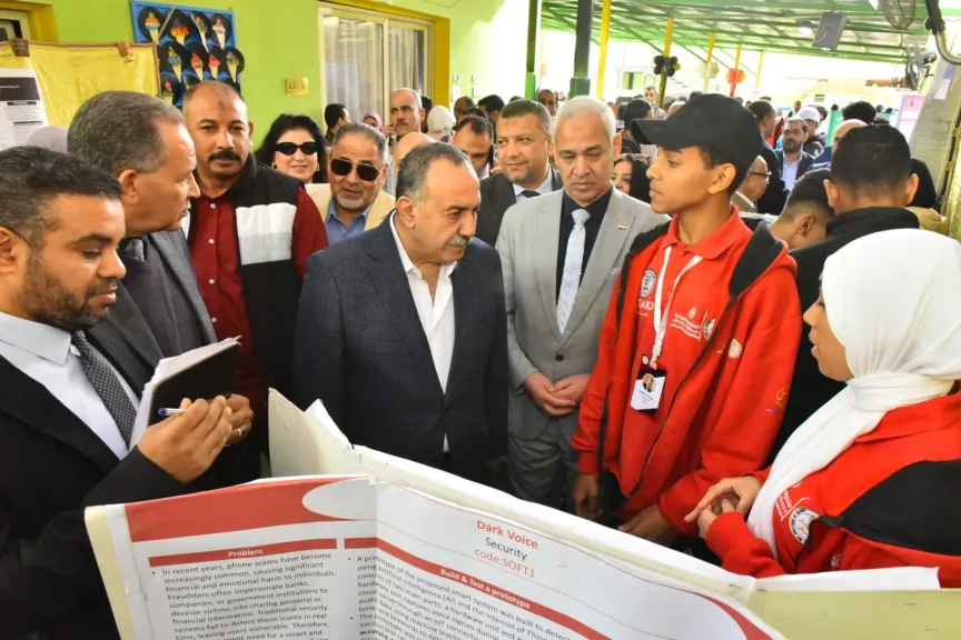 محافظ أسيوط يفتتح معرض 