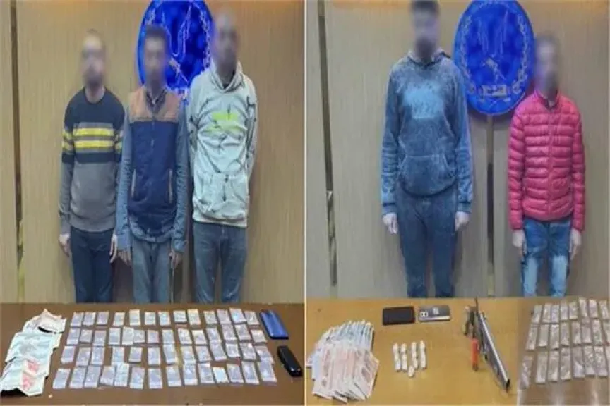 المتهمين وامامهم المضبوطات