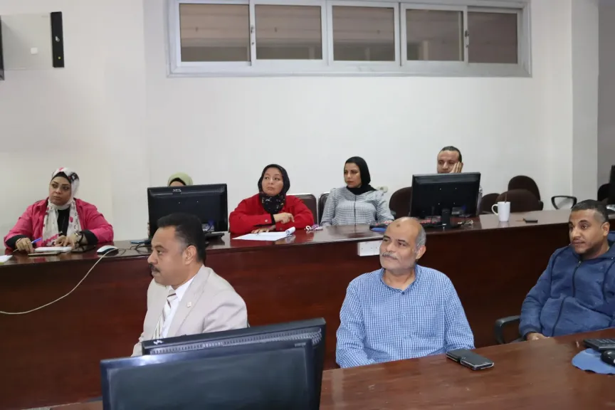 جانب من متابعه 