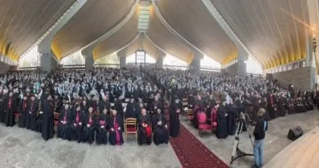 بطريرك الأقباط الكاثوليك يشارك فى لقاء بابا الفاتيكان
