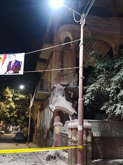 انهيار جزء من الفيلا 