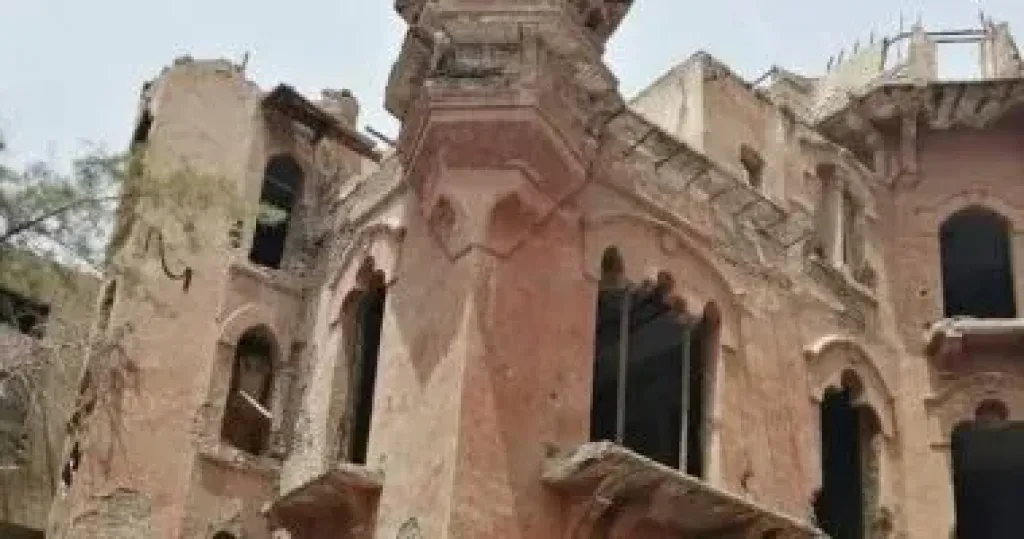 عقار القصر الأحمر