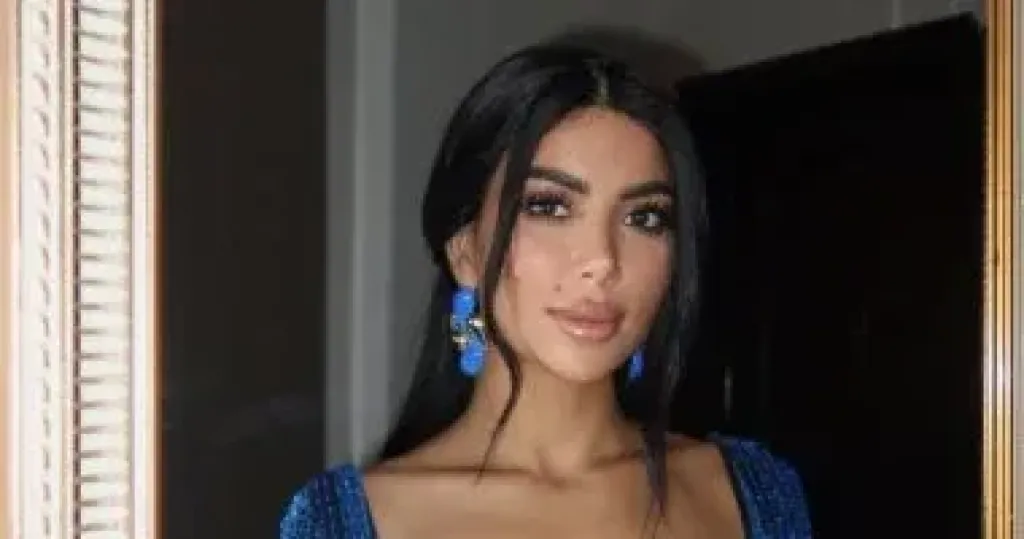 كارولين عزمي  
