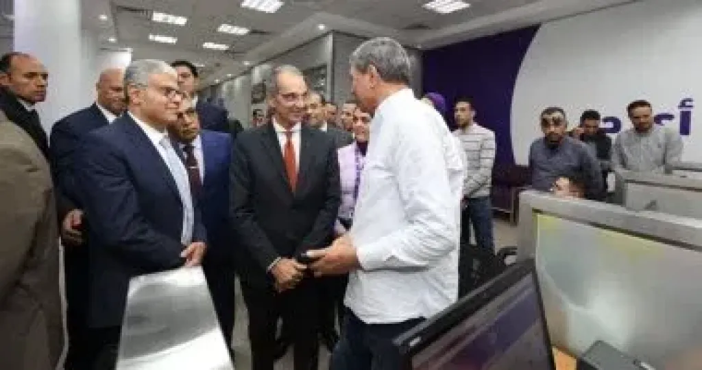 وزير الاتصالات 