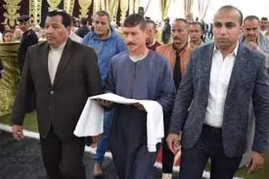 العمده عز العرب بإحدى الجلسات العربيه ببنى سويف