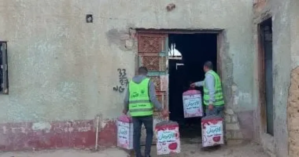 توزيع المساعدات الانسانية