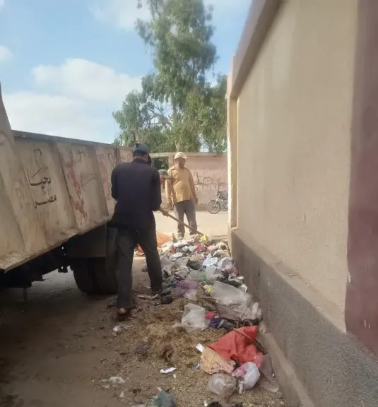 جانب من اعمال النظافة 