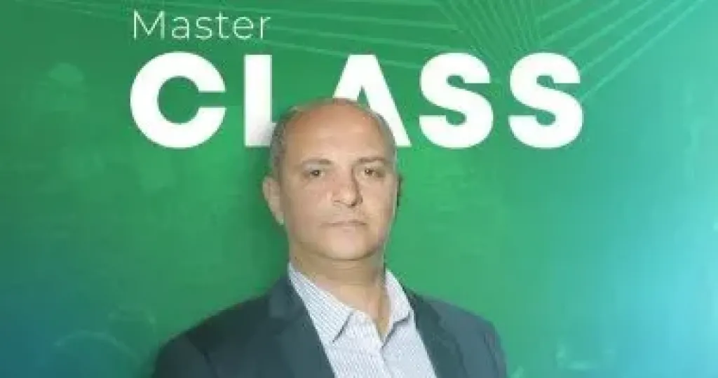 الكاتب الصحفي والسيناريست محمد هشام عبية