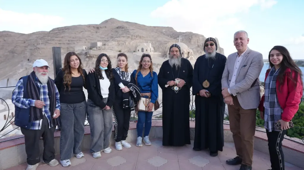 جانب من متابعه 