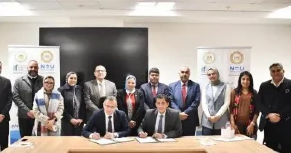 جانب من توقيع البروتوكول
