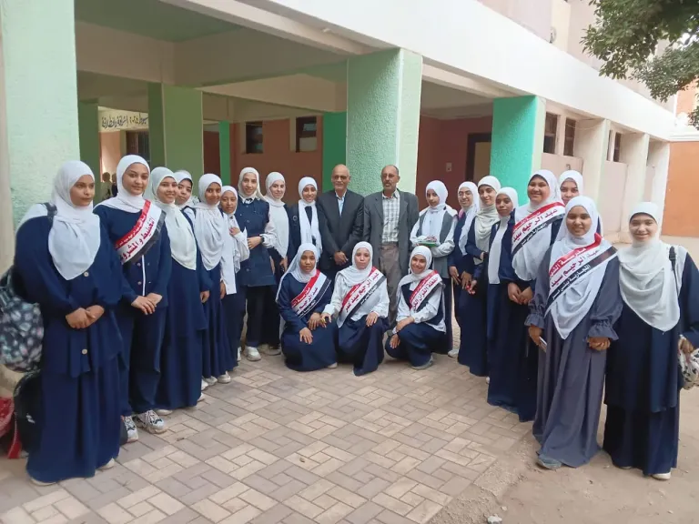 جانب من متابعه 
