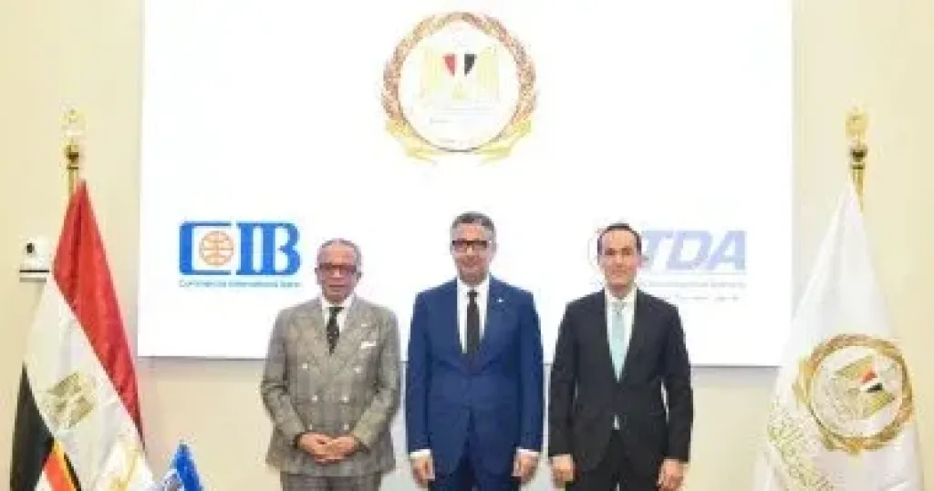 جانب من التوقيع 