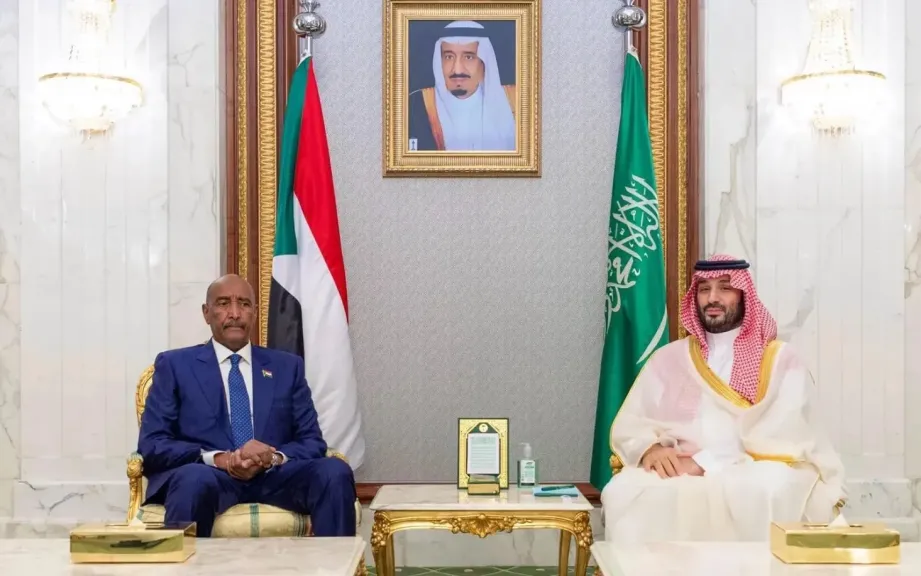 ولي العهد السعودي ورئيس مجلس السيادة السوداني