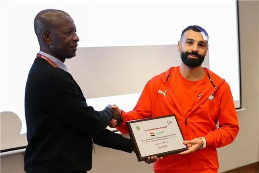 صلاح يحصل على شهادة مشاركة منتخب مصر في أمم أفريقيا