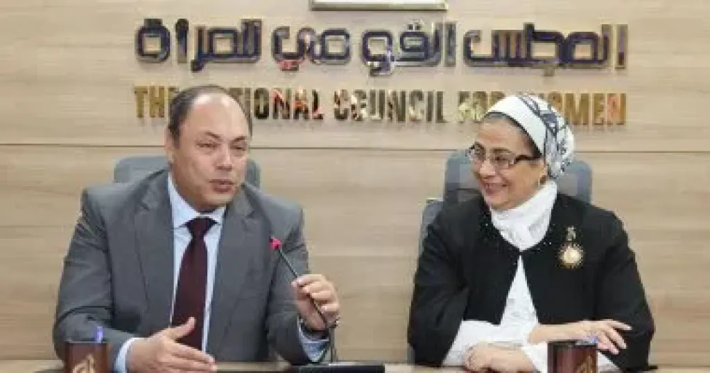 جانب من التوقيع 