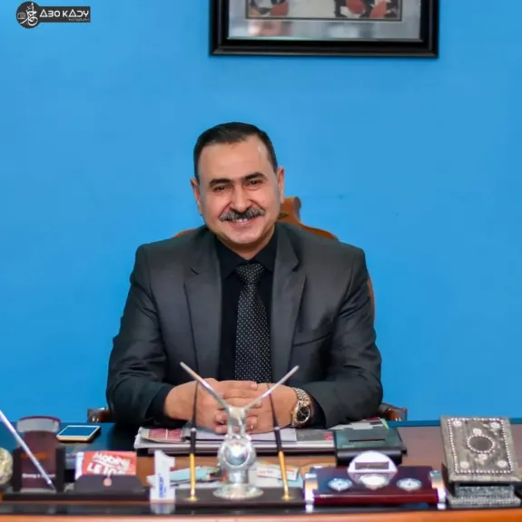 الكاتب 