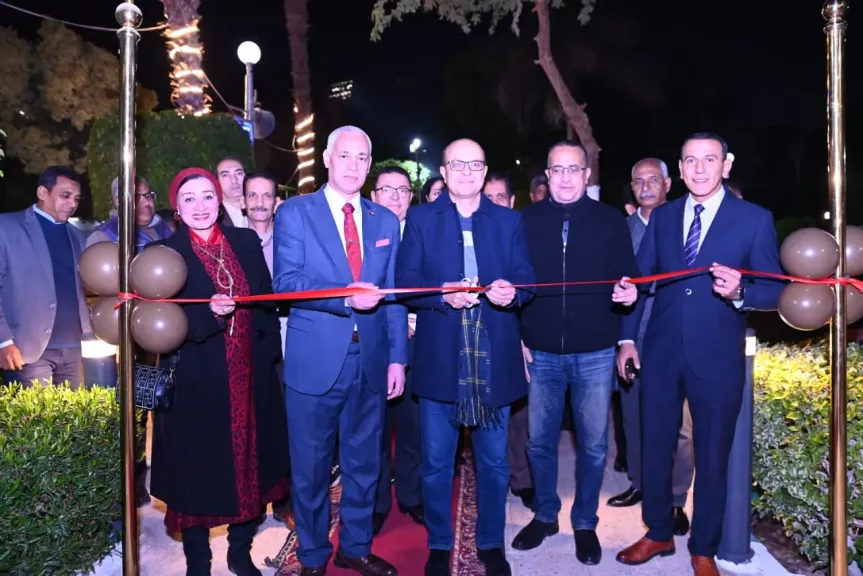 رئيس الجامعه يفتتح مسجد 