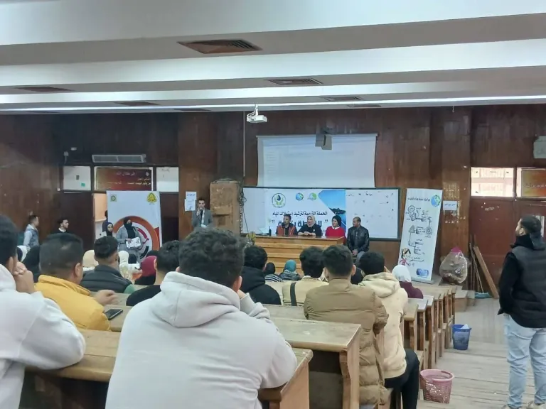 جانب من الندوات 