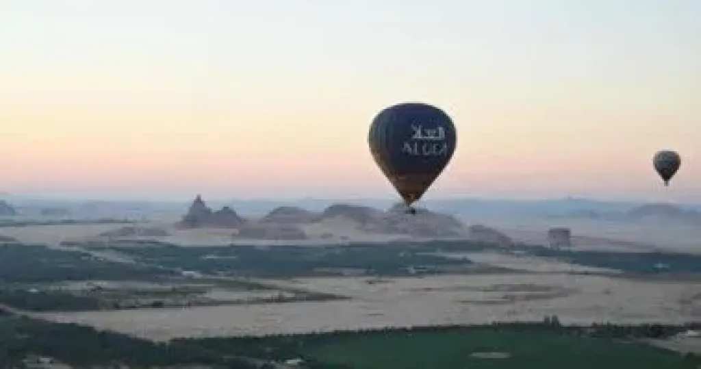 رحلات مناطيد العلا