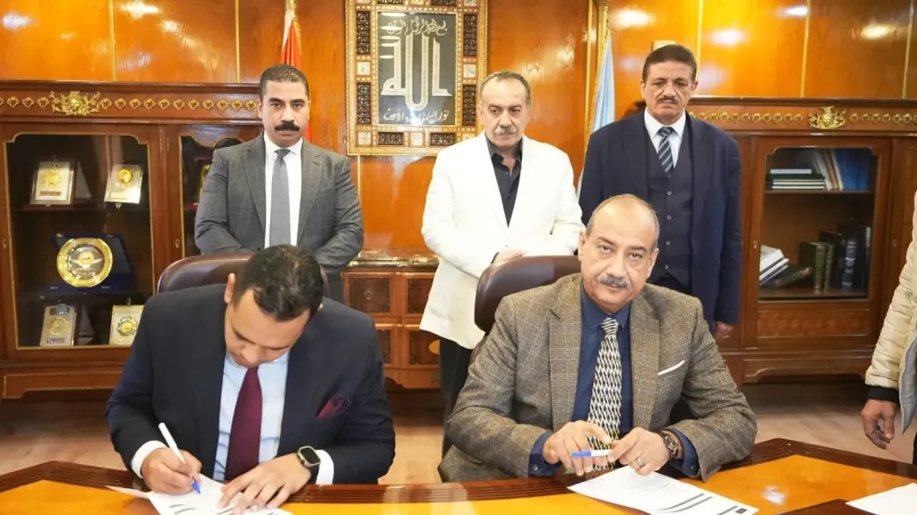 اثناء توقيع بروتوكول 