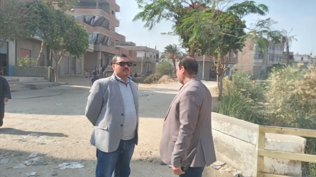 جانب من متابعه 