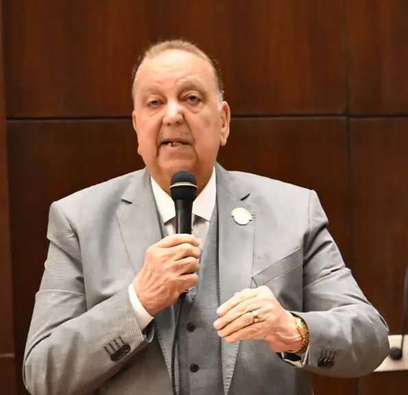 الدكتور نبيل دعبس