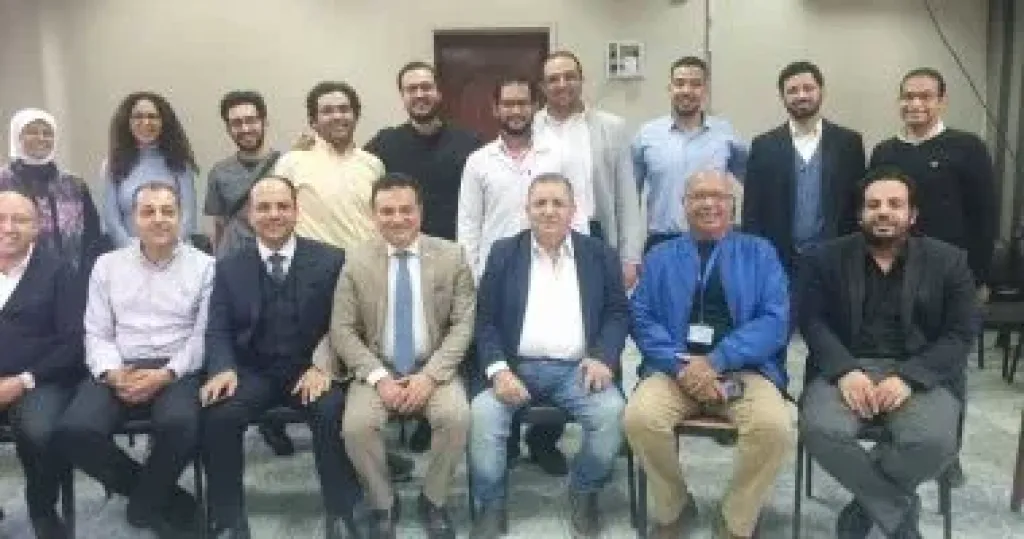 الفريق الطبي المشارك في نجاح جراحة زرع جهاز تحفيز العصب العجزي